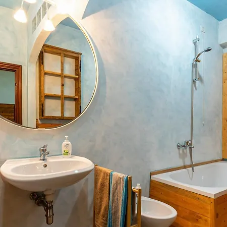 La Porta Di Destra Apartment *